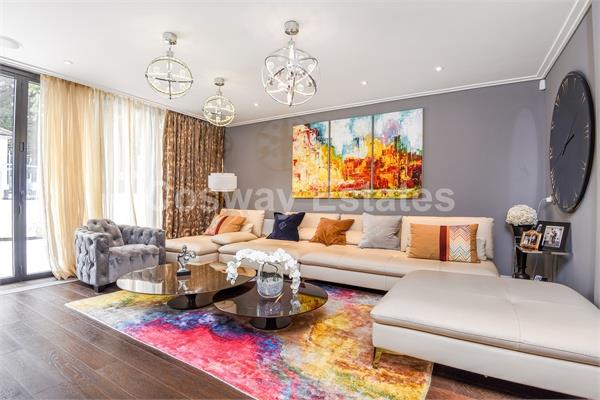 5 bed property in St Marys Crescent, NW4